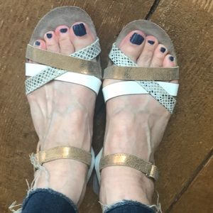 Munro Leather White and Metallic Sandals